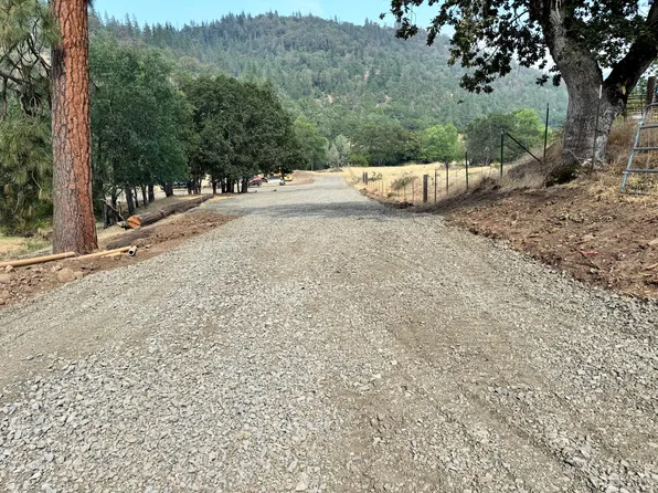 0 E Antelope Rd #300-301, Eagle Pt, OR 97524