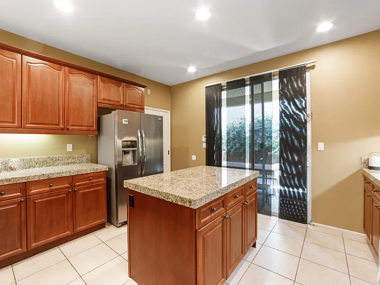 48737 Anastacia Ct — Photo 10
