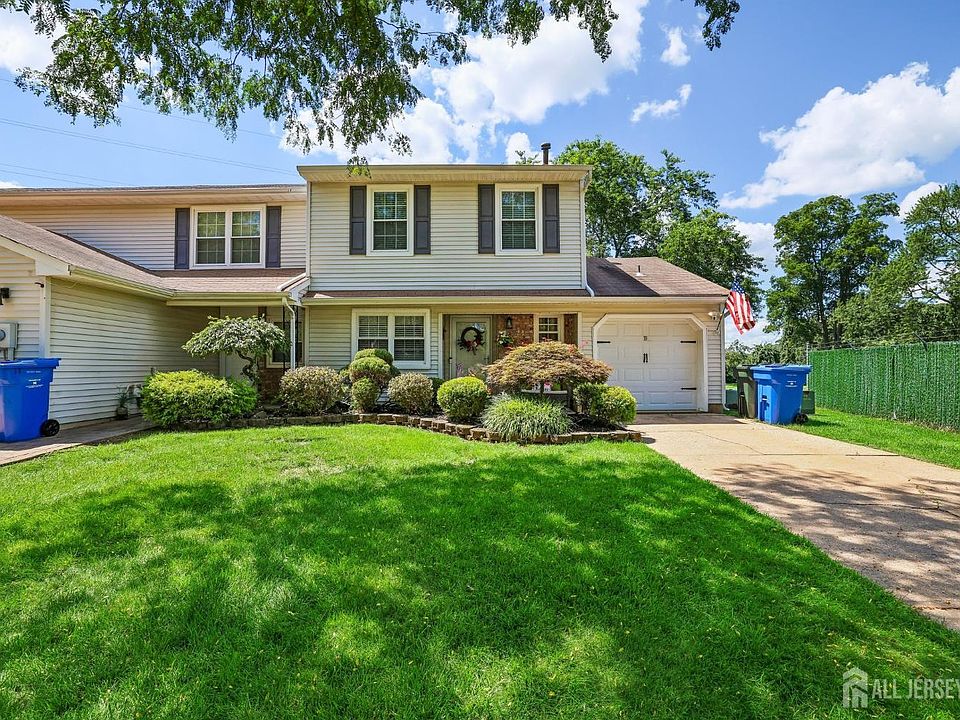 1st image of 79 Staghorn Dr