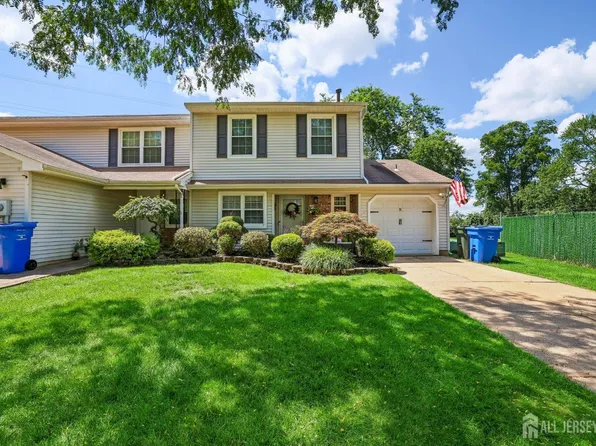 79 Staghorn Dr, Matawan, NJ 07747