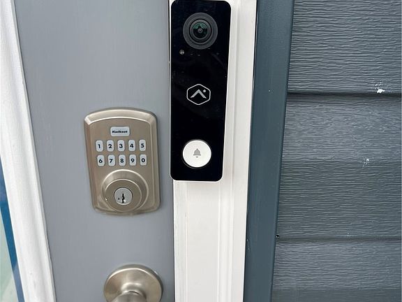 3rd image of 8 Gateway Dr