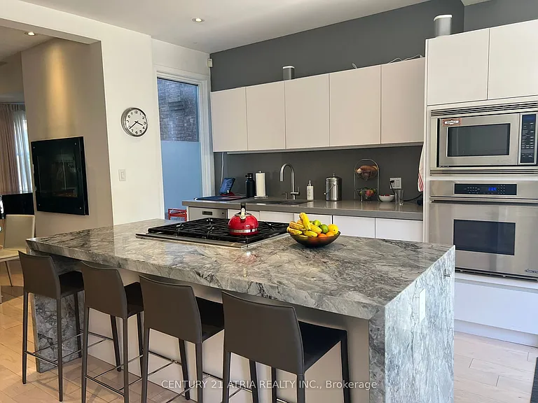 109 Simpson Ave — Photo 4