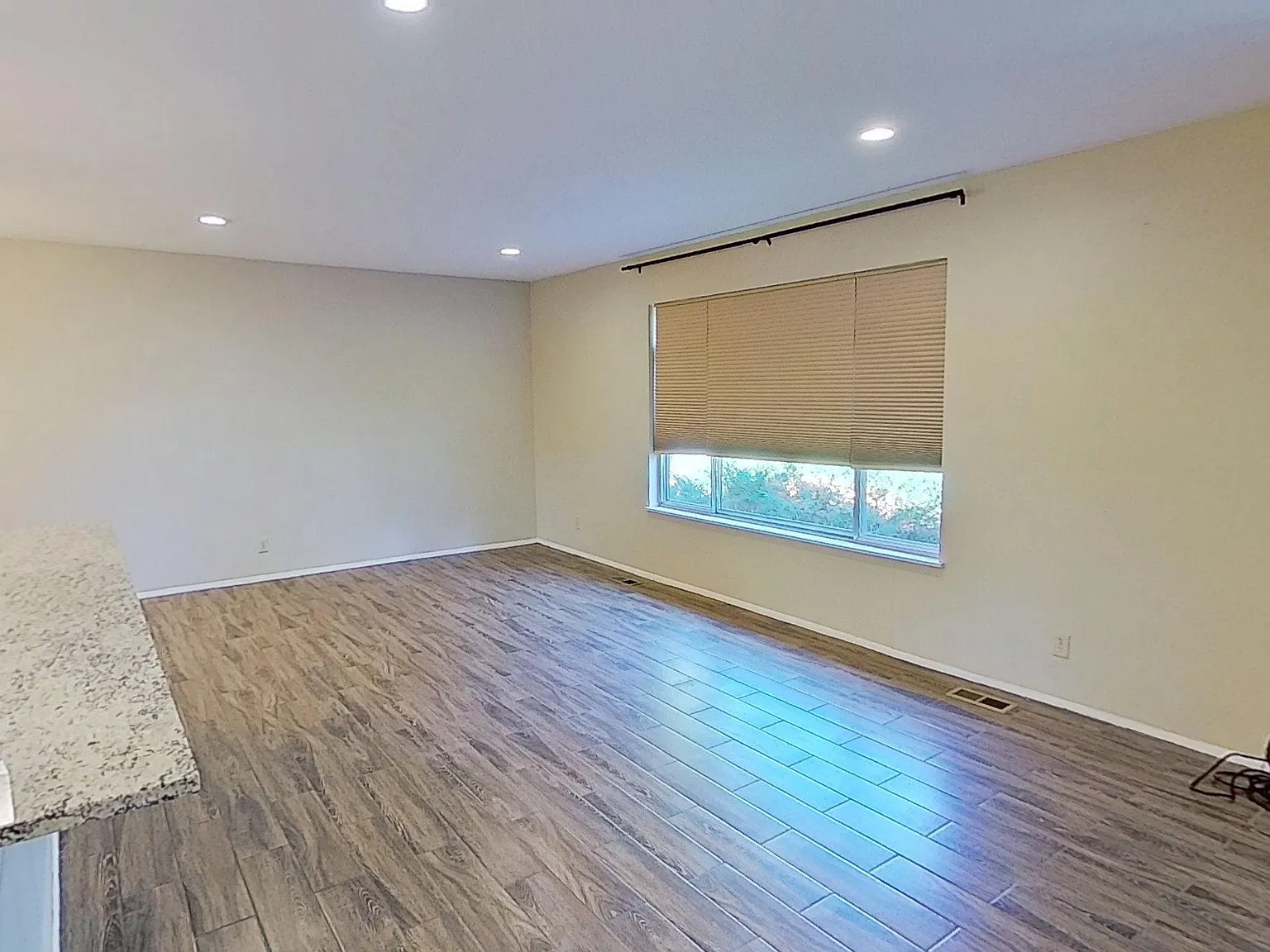 4 bed, 2672 sqft, $3,995 — Photo 4