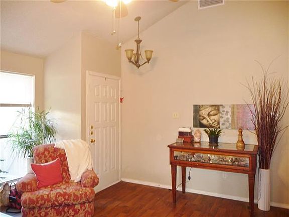 2nd image of 215 Lone Pine Ct