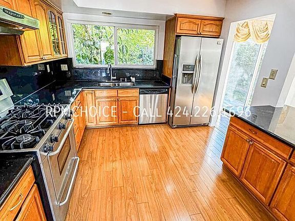 4th image of 23821 Stanhurst Ave