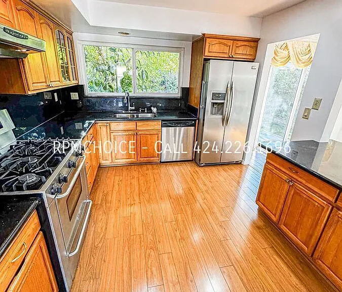 23821 Stanhurst Ave — Photo 4