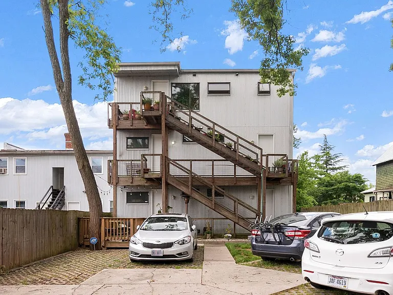 708 Irving St NE #202 — Photo 23