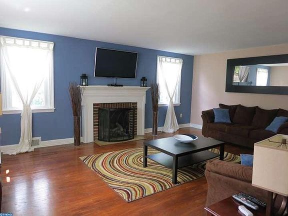 2nd image of 1227 Blythe Ave