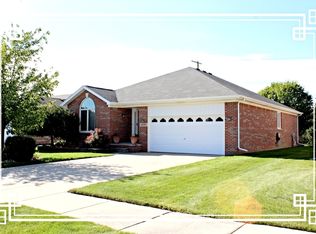 28371 Violet Dr, Chesterfield, MI 48047