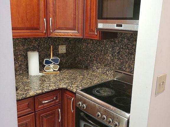 2nd image of 449 W 44th St APT 2M