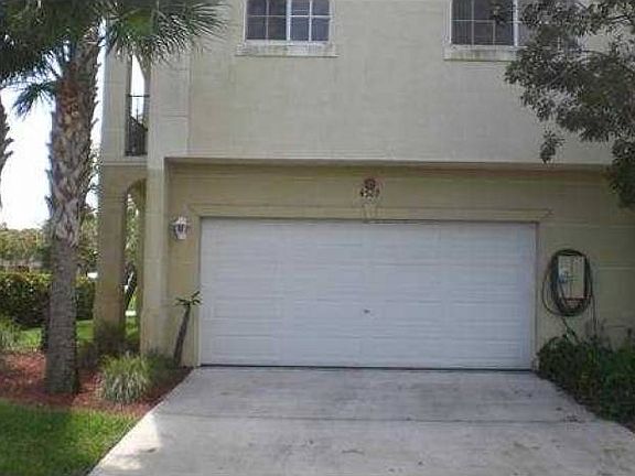 3rd image of 1000 Delray Lakes Dr