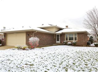 8438 Beller Dr, Darien, IL