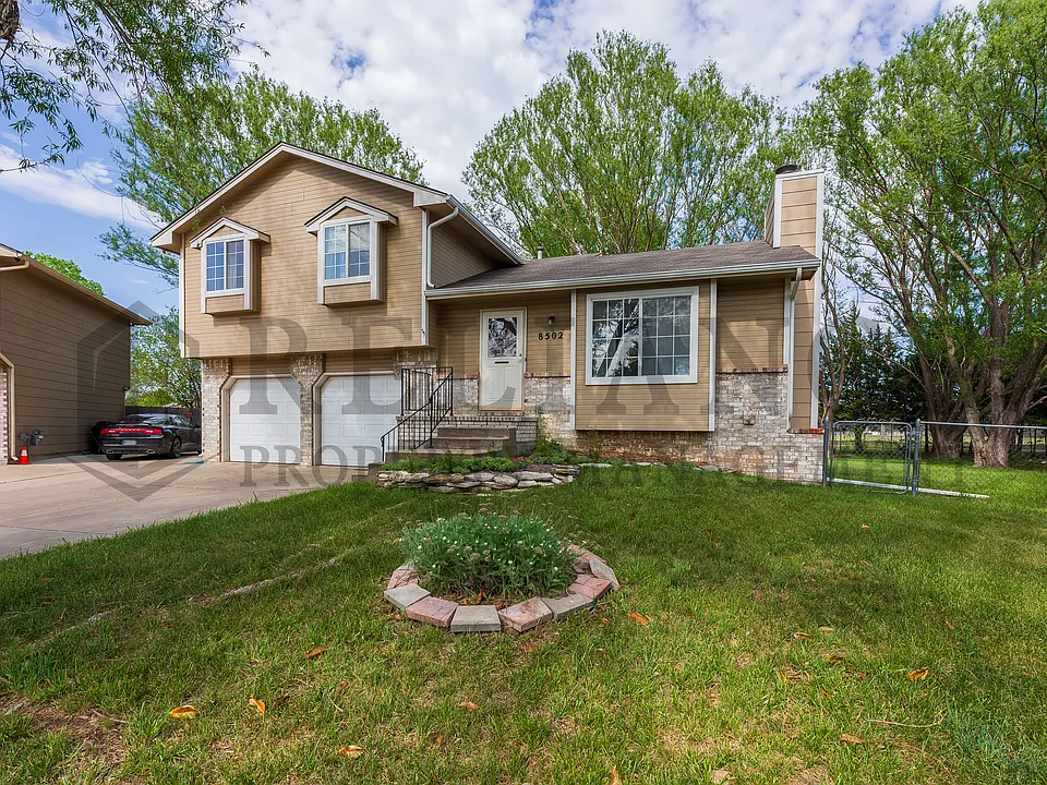 8502 W Westlawn Cir