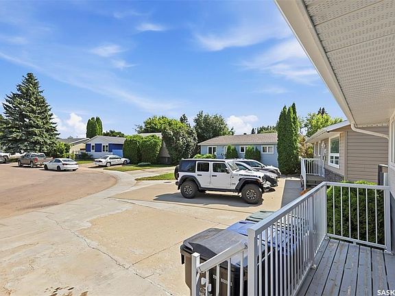 4th image of 165 Acadia COURT