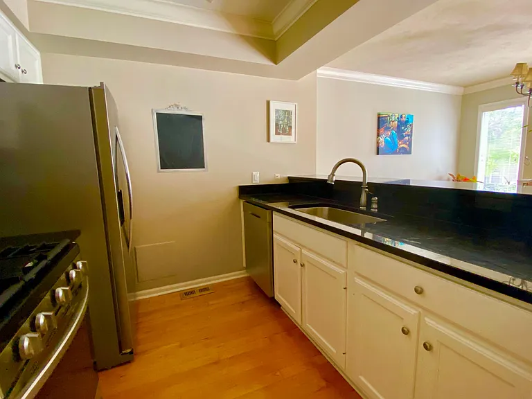 410 N Park Ave — Photo 9