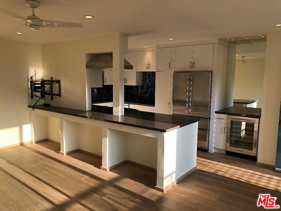 1 bed, 1.0 bath, 643 sqft, $3,799 — Photo 2