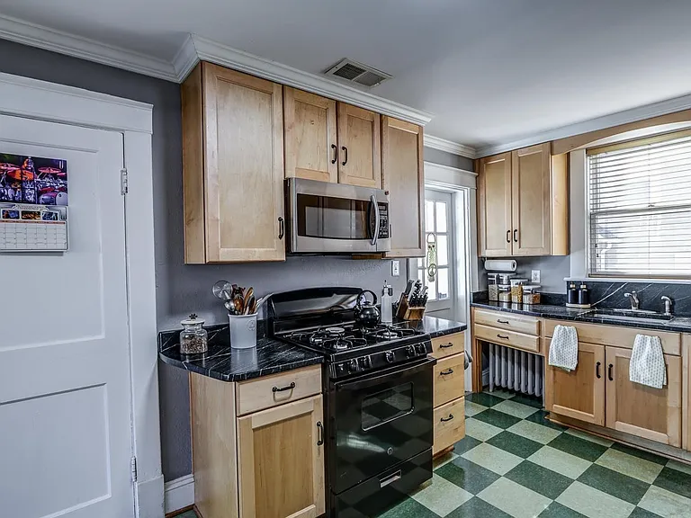 414 Norfolk Ave — Photo 2
