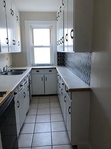 390 Pearl St — Photo 6
