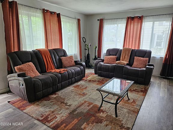 2nd image of 424 W Ashton Ave