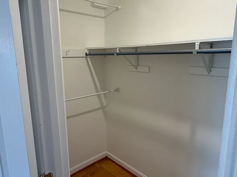 2911 Charing Cross Rd #6 — Photo 16