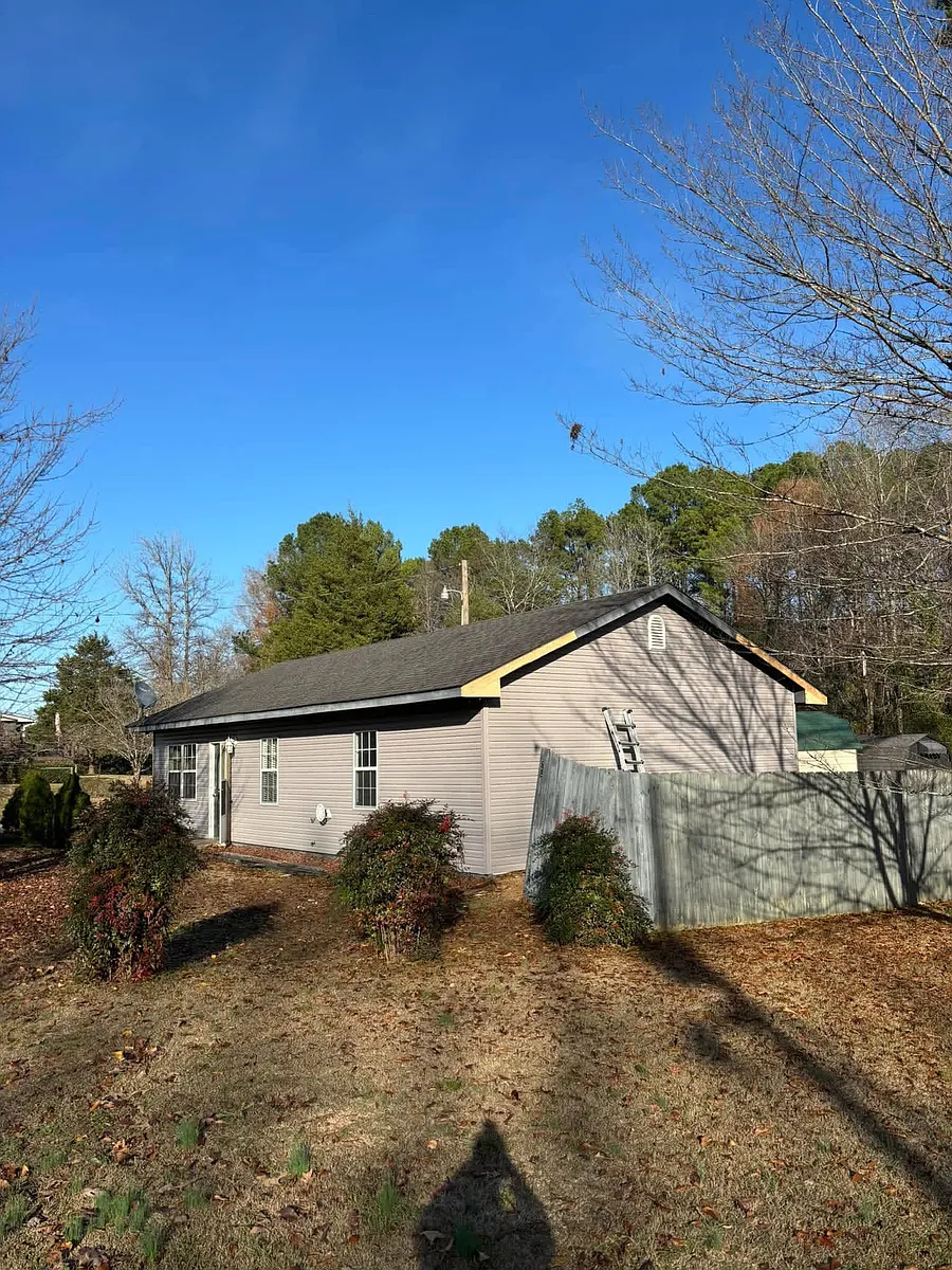 side view - 219 Buccaneer St