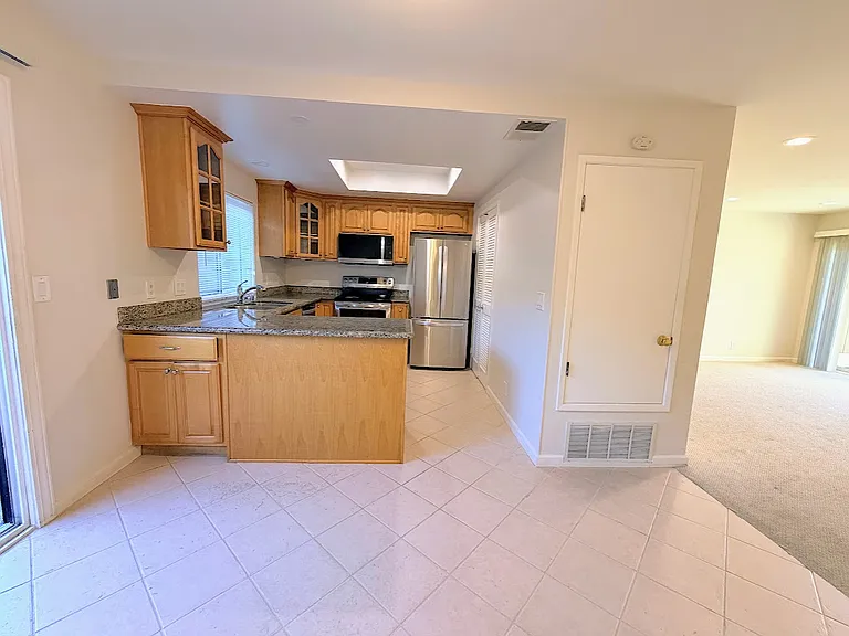 816 Juno Ln — Photo 6