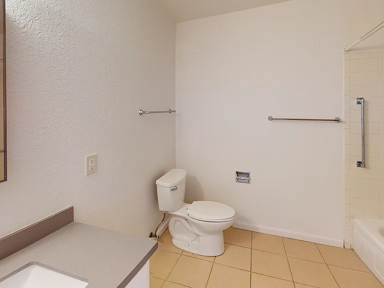 348 Robinson St #4 — Photo 16