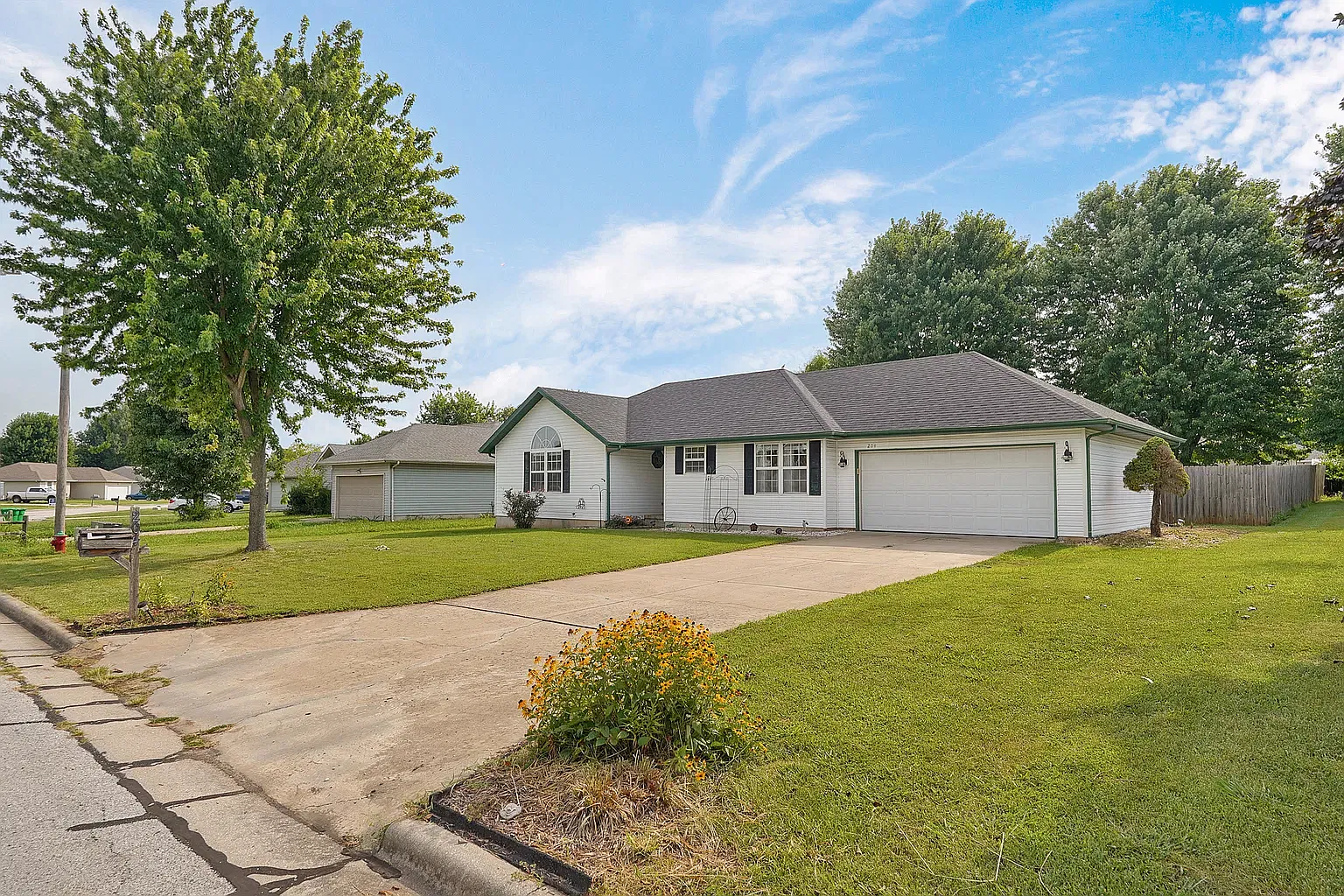 3 bed, 1235 sqft, $1,300 — Photo 3