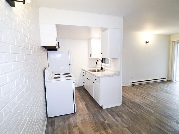 2nd image of 2323 Beechmont Ave APT 8