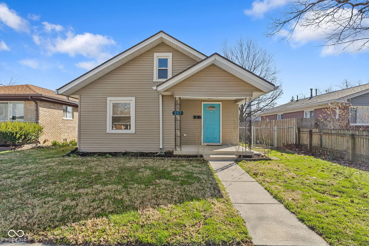 237 N 8th Ave photo 1