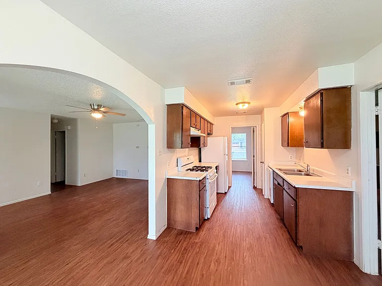 10904 Meadgreen Ct — Photo 9