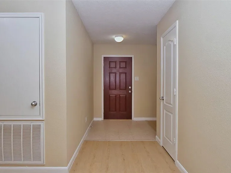 2923 Mustang Meadow Ln — Photo 4