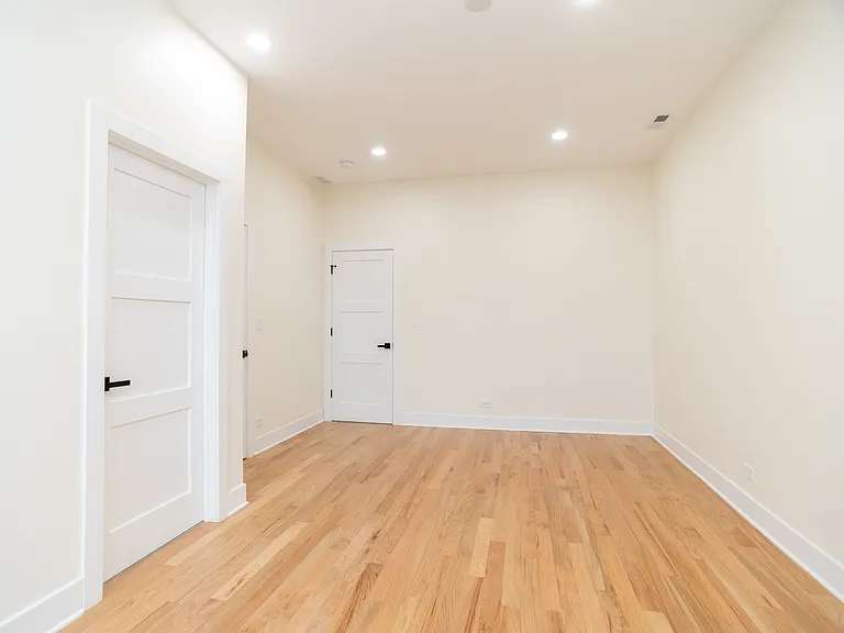 416 N Troy St #1 — Photo 17