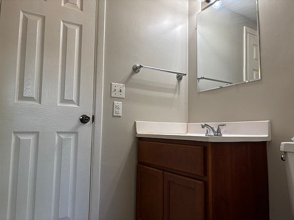 4th image of 2405 Lewis Ave Unit W