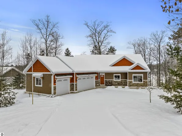 1027 Tranquil Point Rd, Traverse City, MI 49696