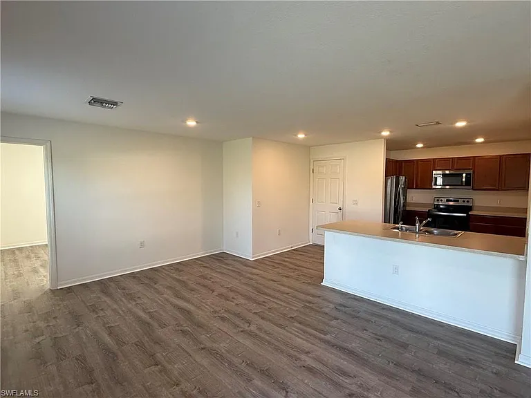 1139 NW 16th Ter — Photo 5