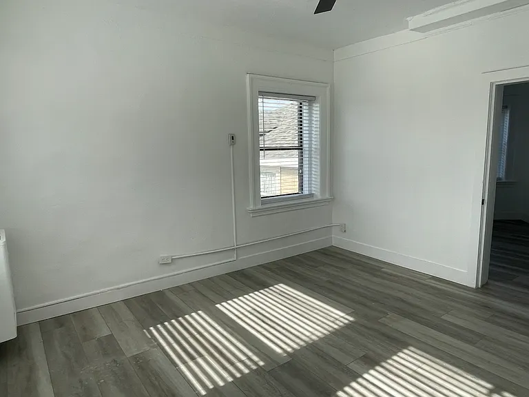 Catalina Court — Photo 18