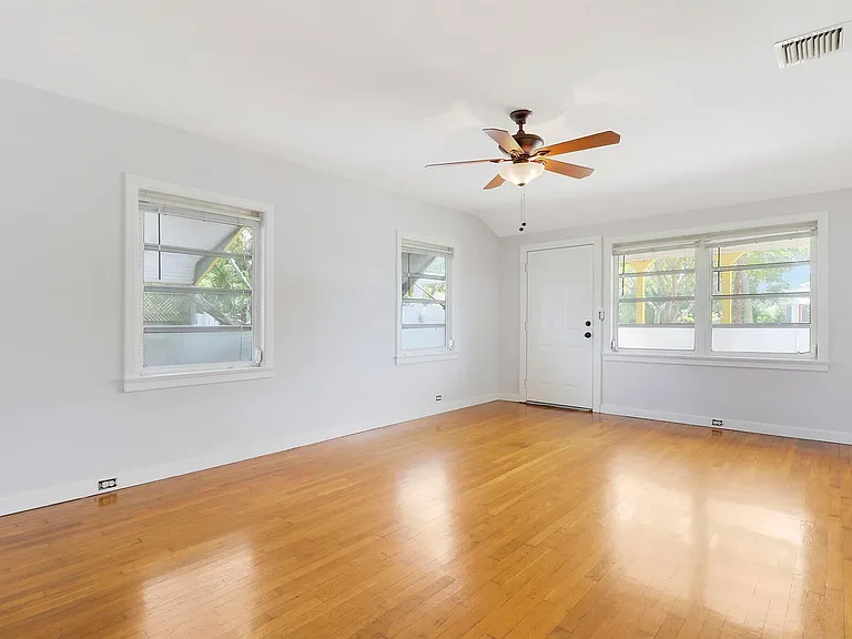 412 N K St — Photo 8