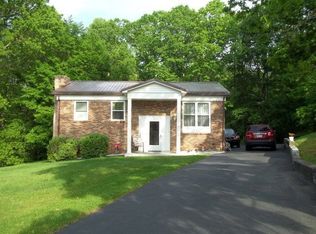 5 Lynwood Dr, Oak Hill, WV 25901