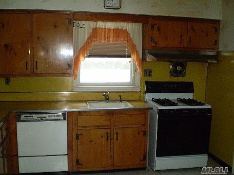 4th image of 128 Chester Ave