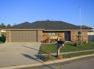 420 Dover Ct, Holts Summit, MO 65043