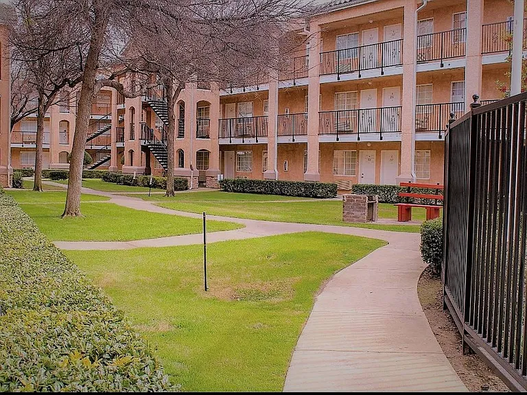 10222 N Walton Walker Blvd #A1016 — Photo 11