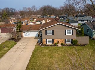 1029 Fairlane Dr, Schaumburg, IL 60193