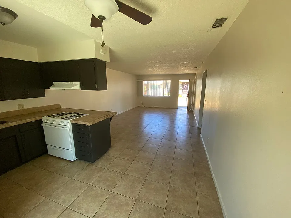 1424 N Lemoore Ave