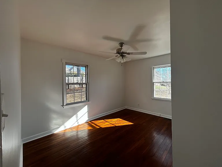 110 1/2 Shamrock Ct — Photo 2