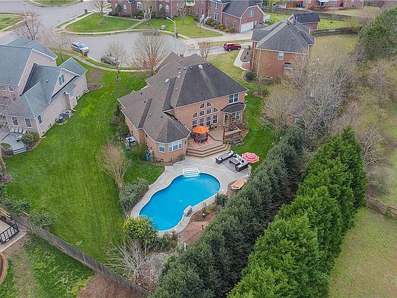 2nd image of 1105 Derby Ct