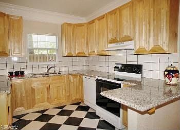 2nd image of 2003 Dunsford Ter #100