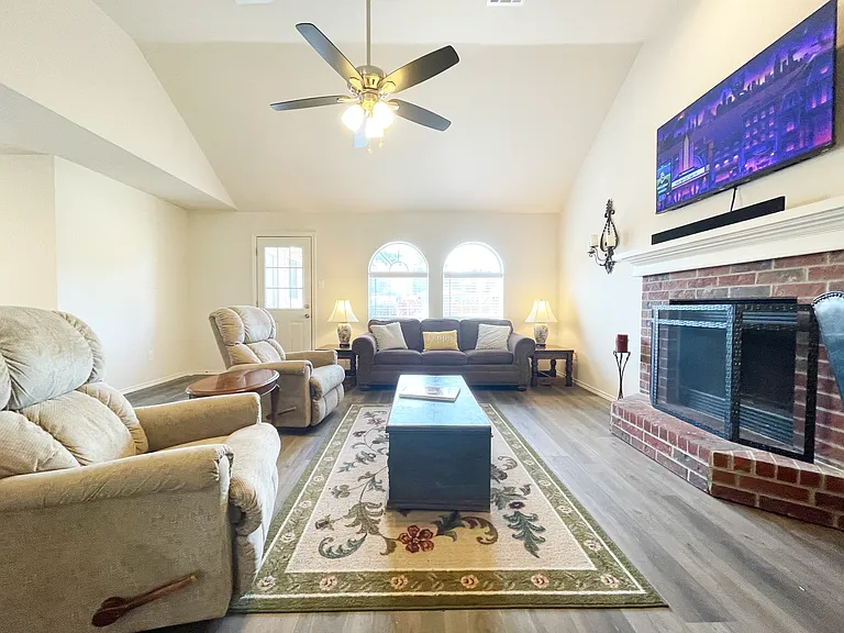 619 Lakewood Dr — Photo 4