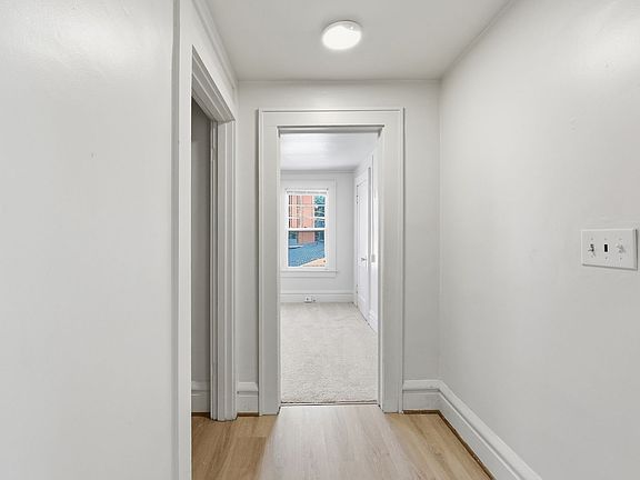 5th image of 1511 Perry St