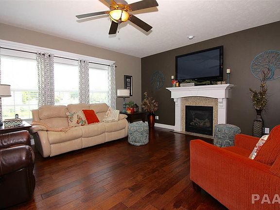 3rd image of 450 Garnet Dr